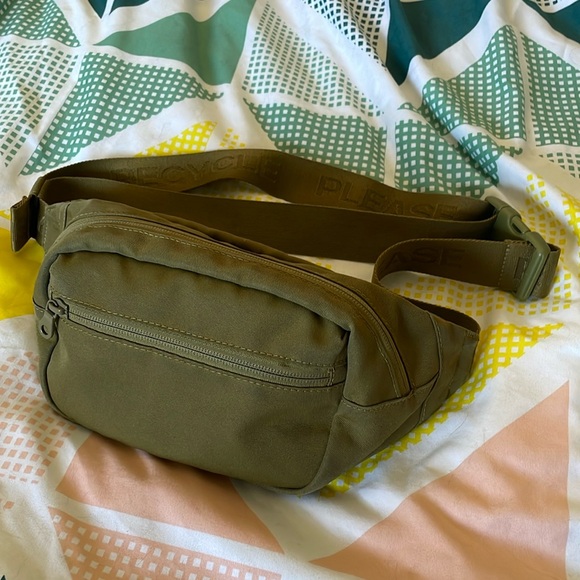Girlfriend Collective Thorn Belt Bag / Fanny Pack - Picture 1 of 3